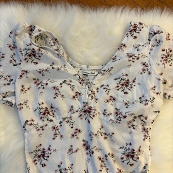 Abercrombie and Fitch Floral Bodysuit. Size Small. - Picture 2 of 3